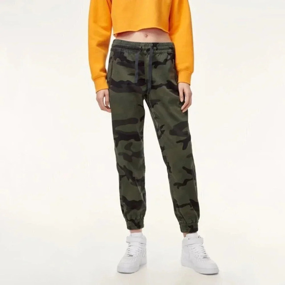 Aritzia Tna  Alix Camo Pant - Picture 1 of 13
